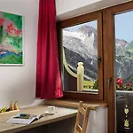 Hotel Hoehlenstein 4*