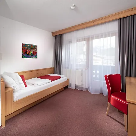 Hoehlenstein 图克斯