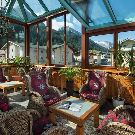 Hoehlenstein Otel