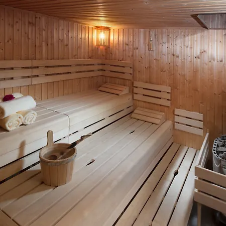 Hoehlenstein Szálloda Tux