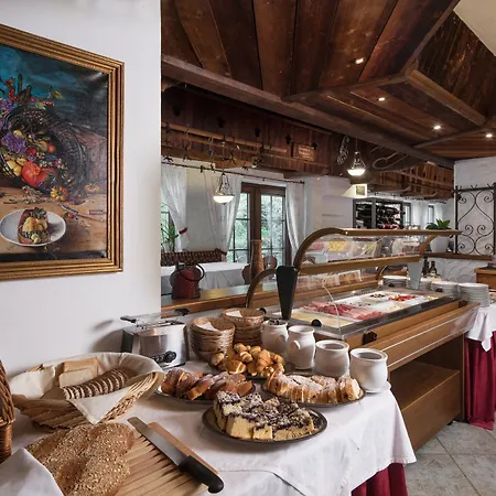 Hoehlenstein Szálloda 4*