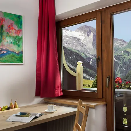 فندق Hoehlenstein 4*