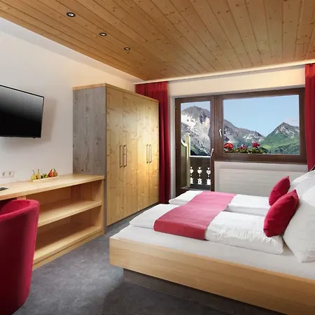 Hotel Hoehlenstein Tux