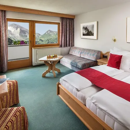 Hotel Hoehlenstein Tux