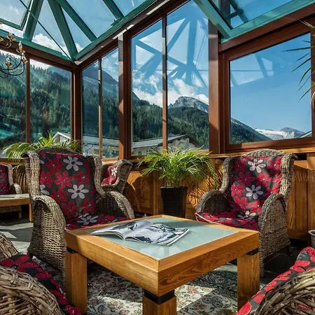 فندق Hoehlenstein 4*