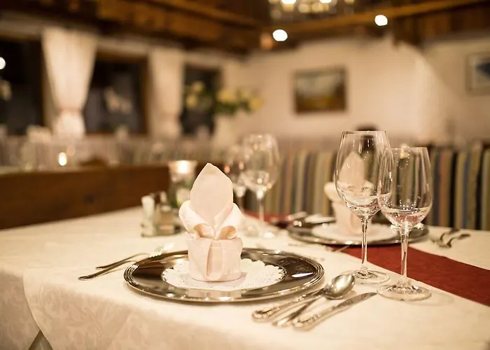 Hoehlenstein Szálloda Tux