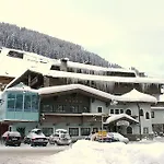 Hoehlenstein Hotel 4*