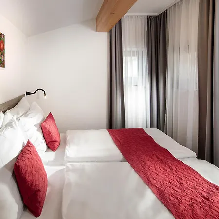 Hotel Hoehlenstein Tux